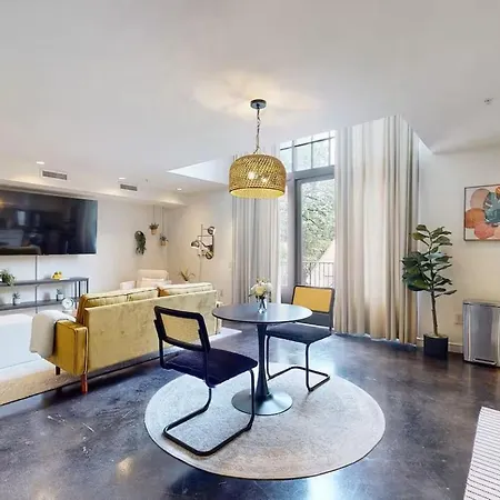 Charmingly Trendy Cloverdale Loft - Gated Parking!